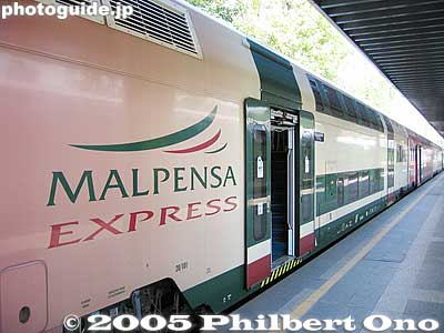 Malpensa Express at Cardona
A good way to get to and from Malpensa Airport. Takes about 40 min. The train is double decker. A lot of Italian trains are double decker, but shorter than Japanese trains.
Keywords: Italy Milan train station malpensa