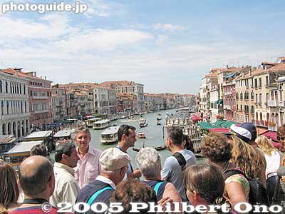 Atop Ponte di Rialto bridge
This is one of three bridges crossing the Grand Canal.
Keywords: Italy Venice Venezia canal