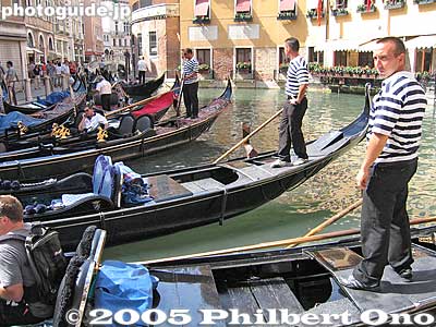 Gondola station
A gondola ride is not exactly cheap, but affordable with 5 or 6 people.
Keywords: Italy Venice Venezia canal gondola