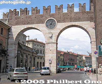 Gateway to Verona
Keywords: Italy Verona