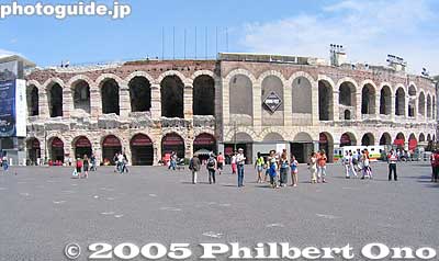 Verona Arena
It looks smaller than the Rome Coliseum, but what a surprise it was when we went inside.
Keywords: Italy Verona arena