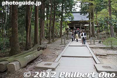 Along the way was this Benkei Hall and a fallen torii.
Keywords: iwate hiraizumi world heritage site buddhist temples