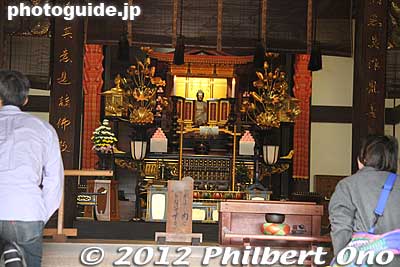 Altar inside Chusonji's Hondo main hall.
Keywords: iwate hiraizumi world heritage site buddhist temples chusonji tendai japantemple