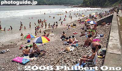 Not a sandy beach, but still popular in summer.
Keywords: iwate miyako jodogahama beach ocean