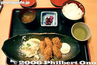 Kaki-fry teishoku or fried oysters in a complete meal.
Keywords: japanese food