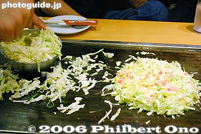 Making okonomiyaki
Keywords: japanese food