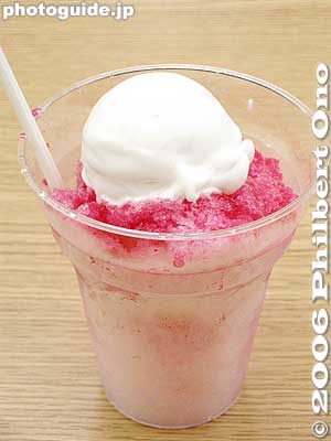 Snow cone with ice cream
Keywords: japanese dessert sweet confection