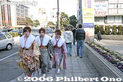 Coming-of-Age Day, Himeji
Keywords: kimono women