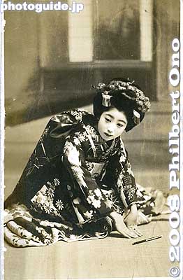 Keywords: japanese vintage old postcards children girls dancer kimono