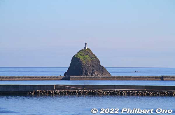 Naze Port Tachigami Lighthouse is on a small, pyramid island at the entrance of Naze Port. Lighthouse built in 1937 was used until 2016. Made famous by local folk songs. 名瀬港立神灯台
Keywords: Kagoshima Amami Oshima Naze Port
