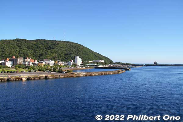Naze Port is about halfway between Kagoshima Port (383 km away) in Kyushu and Naha Port (331 km away) in Okinawa. Designated as an Important Harbor in Japan. Fine natural harbor. 
Keywords: Kagoshima Amami Oshima Naze Port