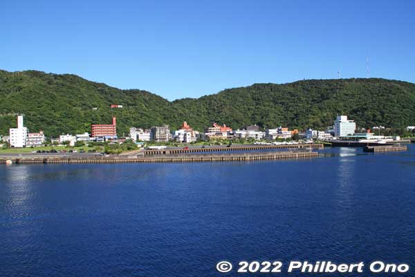 Naze Port consists of four dock areas. From Naze Ports, there are boats or ferries going to Kagoshima Port, Okinawa, Osaka, and the other Amami islands.
Keywords: Kagoshima Amami Oshima Naze Port