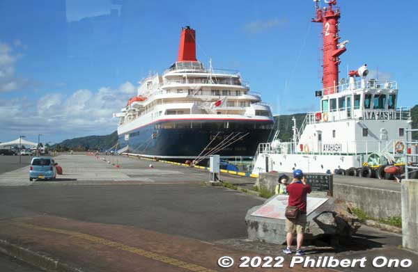 Cruise ship at Naze Port, Amami-Oshima.
Keywords: Kagoshima Amami Oshima Naze Port nippon maru