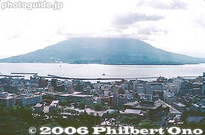 View of Sakurajima from Shiroyama Park
Notice the submarine in the water.
Keywords: kagoshima sakurajima