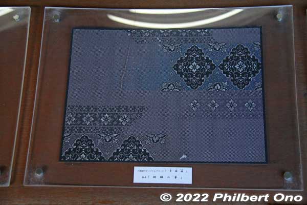 Sample Oshima tsumugi fabric with in the typical black color.
Keywords: kagoshima Amami Oshima tsumugi silk fabric textile factory