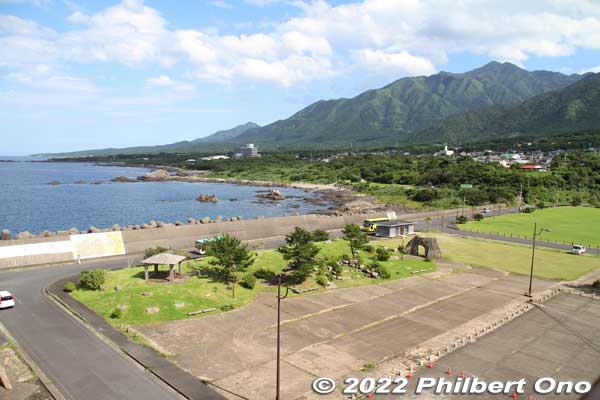 The dock connects to the main road, so tour buses can come right up to the cruise ship.
Keywords: Kagoshima Yakushima Miyanoura Port