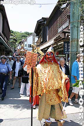 Tengu man
In the searing heat of summer, this costume must be unbearable.
Keywords: kanagawa, enoshima, tenno-sai matsuri, festival