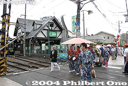 Passing Enoshima Station
Keywords: kanagawa, kamakura, tenno-sai matsuri, festival, mikoshi