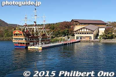 Leaving port
Keywords: kanagawa hakone lake ashi boat cruise