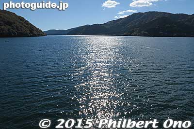 Heading for Hakone-machi on Lake Ashi in Hakone.
Keywords: kanagawa hakone lake ashi boat cruise japannationalpark