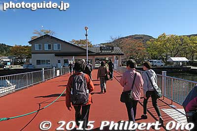 Hakone-machi Port. Also see [url=http://photoguide.jp/pix/thumbnails.php?album=929]photos of Hakone-machi and the Sekisho Checkpoint[/url].
Keywords: kanagawa hakone lake ashi boat cruise