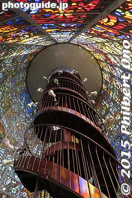 Inside Symphonic Sculpture by Gabriel Loire. You can go up the spiral staircase to the top.
Keywords: kanagawa hakone open air museum sculpture art