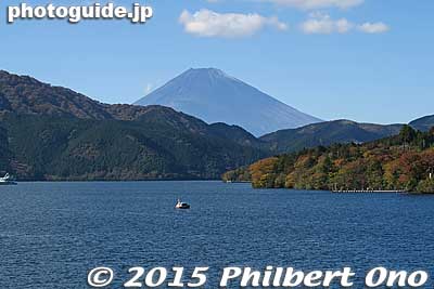Mt. Fuji becomes more visible as you sail to Moto-Hakone.
Keywords: kanagawa hakone lake ashi ashinoko fujimt