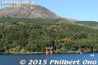 Mt. Komagatake and Hakone Shrine's torii in the water.
Keywords: kanagawa hakone lake ashi ashinoko torii
