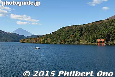 Mt. Fuji, Lake Ashi, and Hakone Shrine's torii in the water.
Keywords: kanagawa hakone lake ashi ashinoko torii