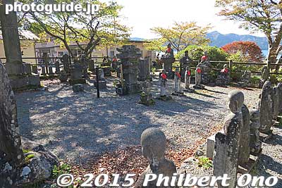 Jizo statues
Keywords: kanagawa moto hakone