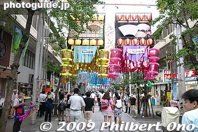 Until 2008, the festival used to be held on and around July 7, but now it is held for four days from the first Thursday of July. Depending on the year, July 7 might not fall within the festival period.
Keywords: kanagawa hiratsuka tanabata matsuri festival 