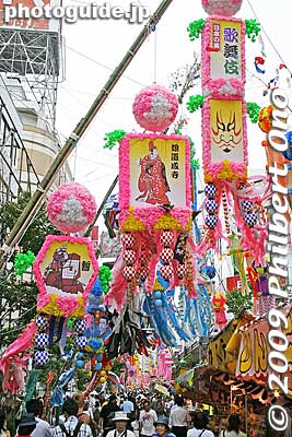 The Tanabata streamers are made by local businesses who may spend a few hundred thousand to a few million yen to make these decorations. They compete in a contest and the winners receive good publicity.
Keywords: kanagawa hiratsuka tanabata matsuri festival 