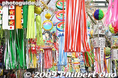 You are not allowed to pull on the streamers or tear off any parts.
Keywords: kanagawa hiratsuka tanabata matsuri festival 