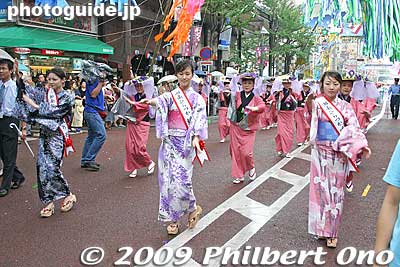 They also have a Tanabata dance parade along the main street led by the Shonan Hiratsuka Orihime weavers. 湘南ひらつか織り姫.
Keywords: kanagawa hiratsuka tanabata matsuri festival 