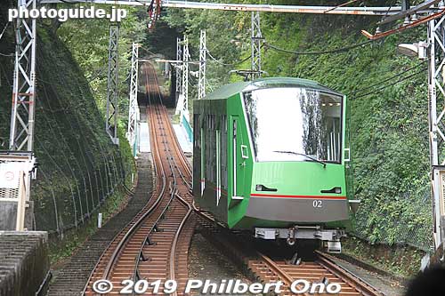 There's only one station in-between where the trains going in opposite directions pass each other. This is Oyama-dera Station if you want to visit Oyama-dera Temple.
Keywords: kanagawa isehara oyama