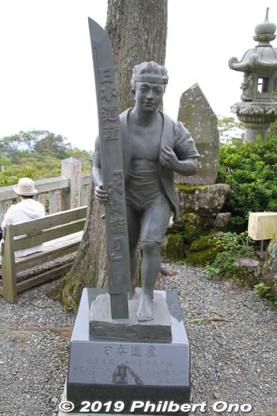 In the old days, it was a tradition for pilgrimage groups to worship at Oyama and offer a large wooden sword as depicted by this statue. The offertory swords were small at first, then they got as big as 6 meters long. 
Pilgrimage groups (called -ko 講) from the same area or occupation still come to worship at Mt. Oyama.
Keywords: kanagawa isehara oyama
