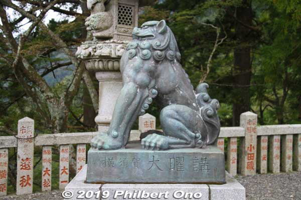 Lion statue at the shrine entrance.
Keywords: kanagawa isehara oyama Afuri Shrine