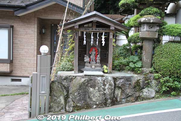 Roadside shrine for Fudo Myo-o.
Keywords: kanagawa isehara oyama