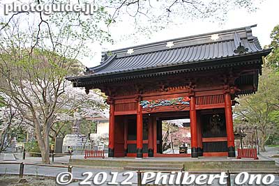 Nitenmon Gate at Myohonji temple, Kamakura.
Keywords: kanagawa kamakura myohonji buddhist temple nichiren