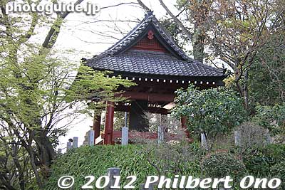 Temple bell
Keywords: kanagawa kamakura myohonji buddhist temple nichiren