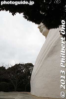 You can walk completely around the statue.
Keywords: kanagawa kamakura ofuna kannon buddhist temple statue