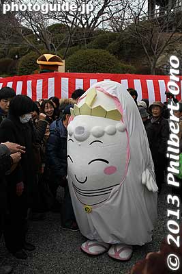 Another mascot, named Non-chan ノンちゃん is from Ofuna and looks like a Kannon.
Keywords: kanagawa kamakura ofuna kannon buddhist temple setsubun festival