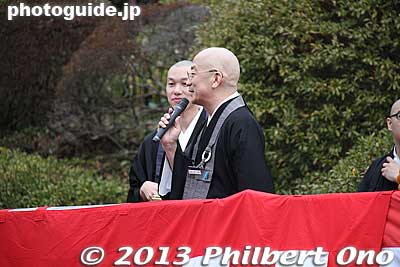 Ofuna Kannon temple priest.
Keywords: kanagawa kamakura ofuna kannon buddhist temple setsubun festival