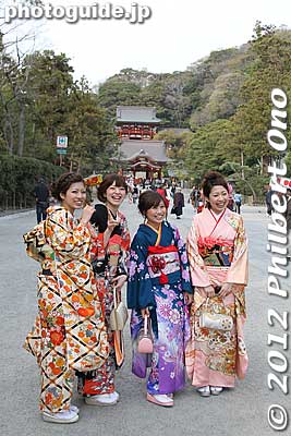A few kimono ladies on their way to worship at Tsurugaoka Hachimangu Shrine, Kamakura.
Keywords: kanagawa kamakura tsurugaoka hachimangu shrine women kimonobijin