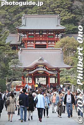 In the forefront is the Maiden sacred dance stage and the rear is the Hongu main worship hall.
Keywords: kanagawa kamakura tsurugaoka hachimangu japanshrine
