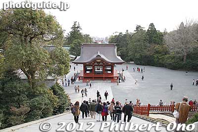 View of the Maiden from the Stone Steps.
Keywords: kanagawa kamakura tsurugaoka hachimangu shrine