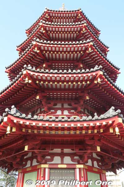 The pagoda symbolizes Dainichi Nyorai (Mahavairocana).
Keywords: kanagawa kawasaki shingon-shu daishi Buddhist temple