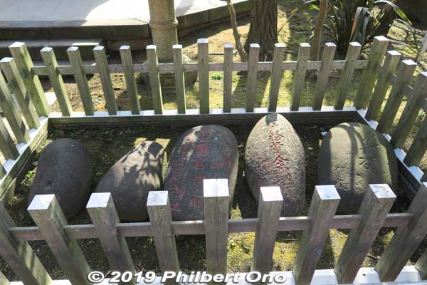 Power stones (chikara-ishi) 力石
Keywords: kanagawa kawasaki shingon-shu daishi Buddhist temple