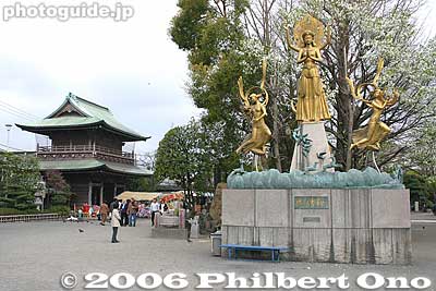 Fudo-mon Gate and Prayer and Peace Monument 不動門 「祈りと平和」の像
Keywords: kanagawa kawasaki shingon-shu Buddhist temple