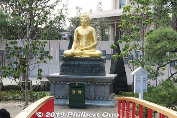 Statue of Gautama Buddha. 降魔成道釈迦如来像
Keywords: kanagawa kawasaki shingon-shu daishi Buddhist temple